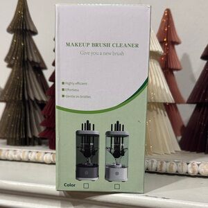 Makeup Brush Cleaner in Black and Gray